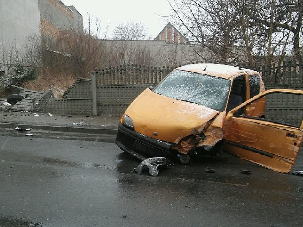 Uciekał przed policją, wylądował na płocie