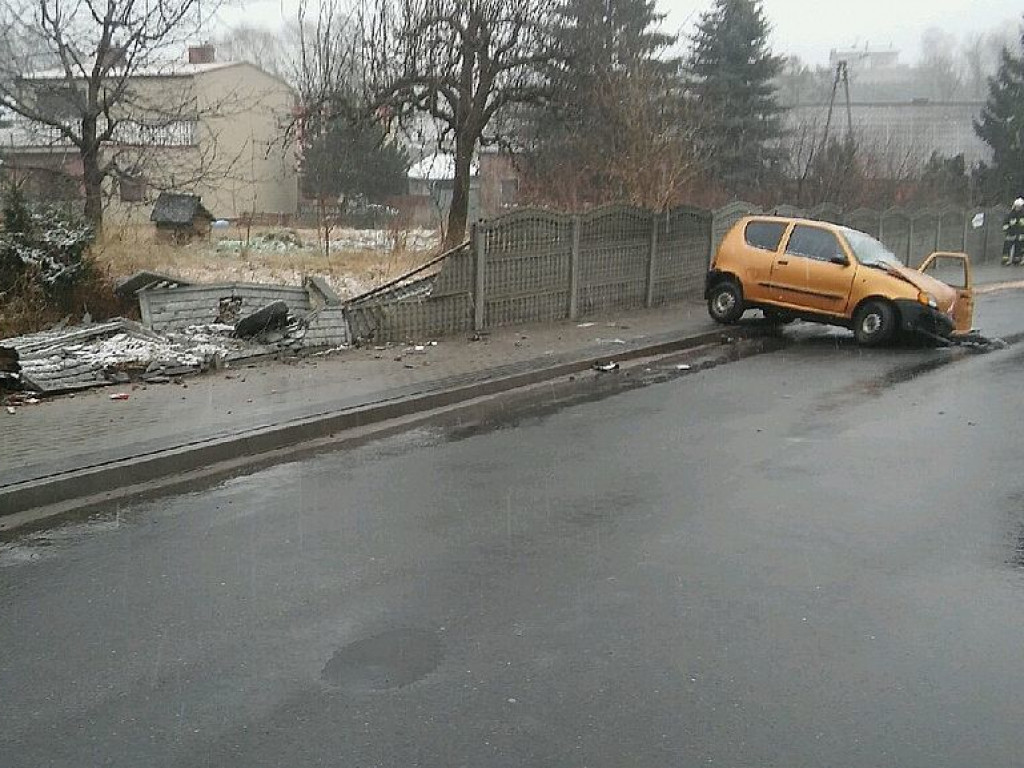 Uciekał przed policją, wylądował na płocie