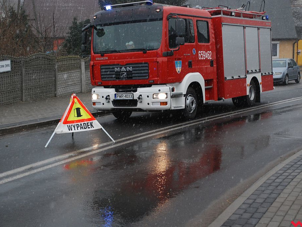Uciekał przed policją, wylądował na płocie