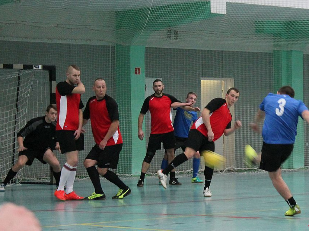 Drużyna Sodkiewicz Elewacje goni lidera w pyzdrskiej halówce