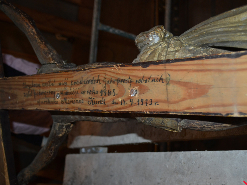 Trwa renowacja wnętrza drewnianego kościoła pw. św. Krzyża na Lipówce