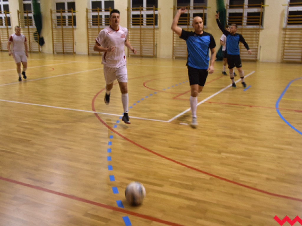 Ostra gra w derbach Kołaczkowa. Wygrywa drużyna TW, ale zainteresowanie kibiców było minimalne