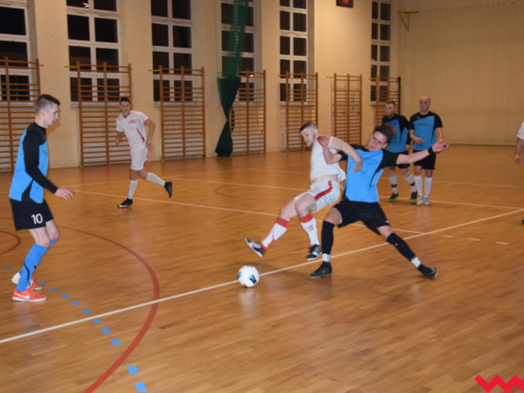 Ostra gra w derbach Kołaczkowa. Wygrywa drużyna TW, ale zainteresowanie kibiców było minimalne