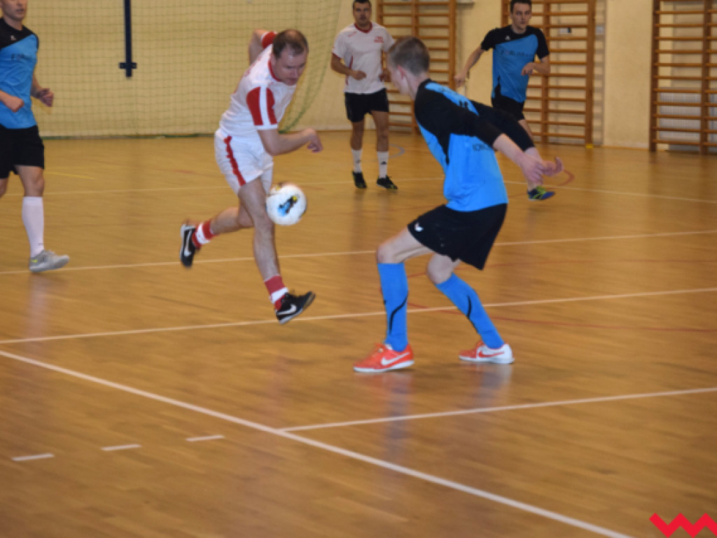 Ostra gra w derbach Kołaczkowa. Wygrywa drużyna TW, ale zainteresowanie kibiców było minimalne