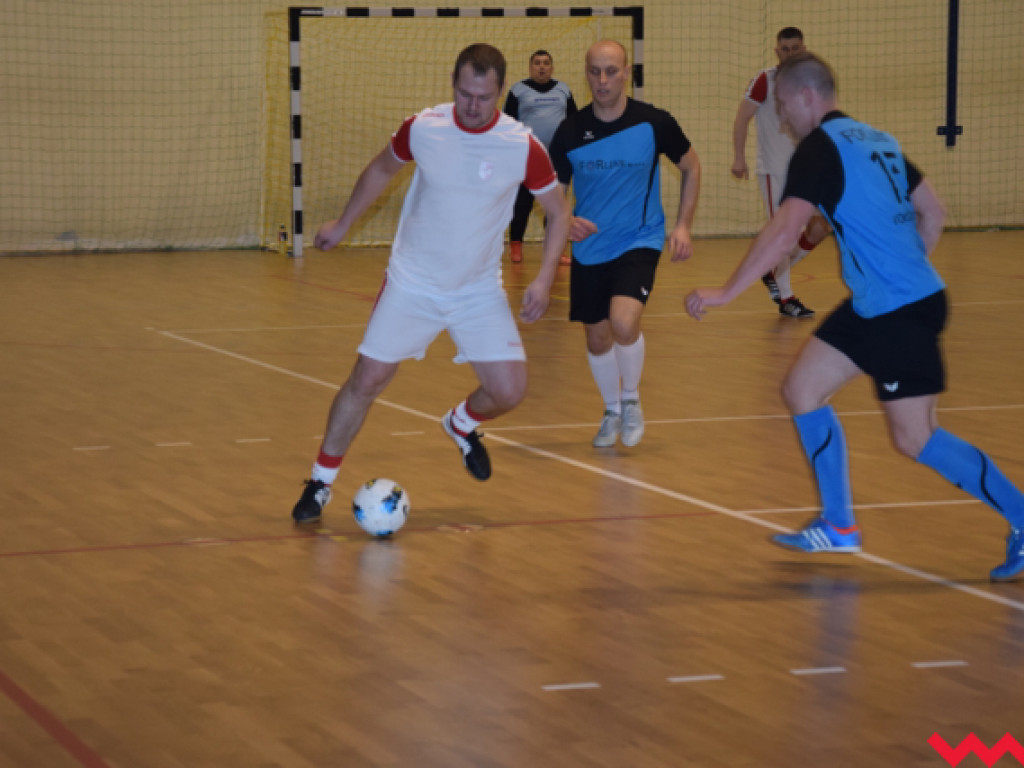 Ostra gra w derbach Kołaczkowa. Wygrywa drużyna TW, ale zainteresowanie kibiców było minimalne