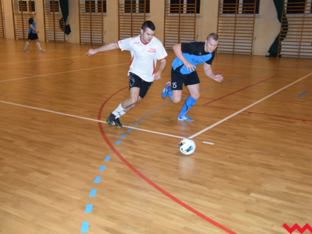 Ostra gra w derbach Kołaczkowa. Wygrywa drużyna TW, ale zainteresowanie kibiców było minimalne