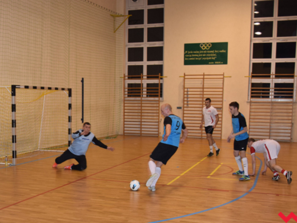 Ostra gra w derbach Kołaczkowa. Wygrywa drużyna TW, ale zainteresowanie kibiców było minimalne