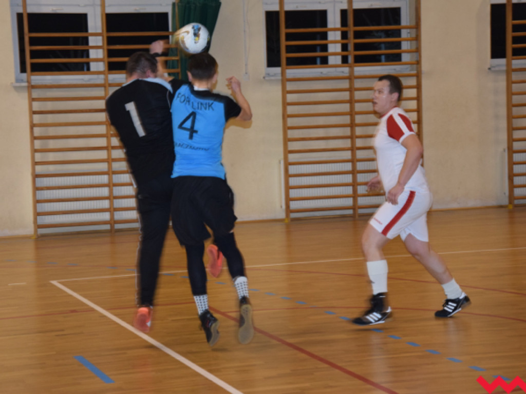 Ostra gra w derbach Kołaczkowa. Wygrywa drużyna TW, ale zainteresowanie kibiców było minimalne