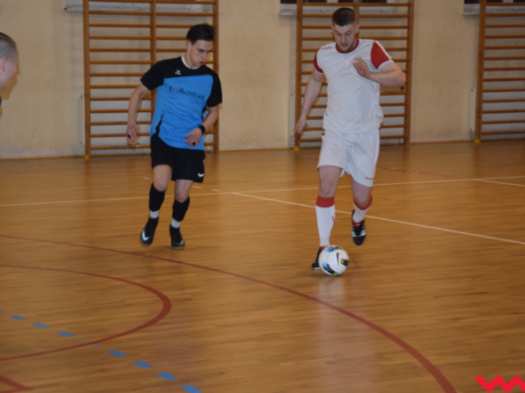 Ostra gra w derbach Kołaczkowa. Wygrywa drużyna TW, ale zainteresowanie kibiców było minimalne