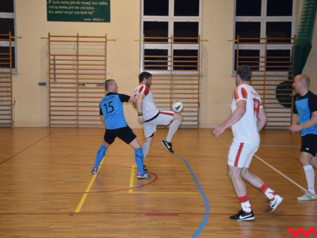 Ostra gra w derbach Kołaczkowa. Wygrywa drużyna TW, ale zainteresowanie kibiców było minimalne