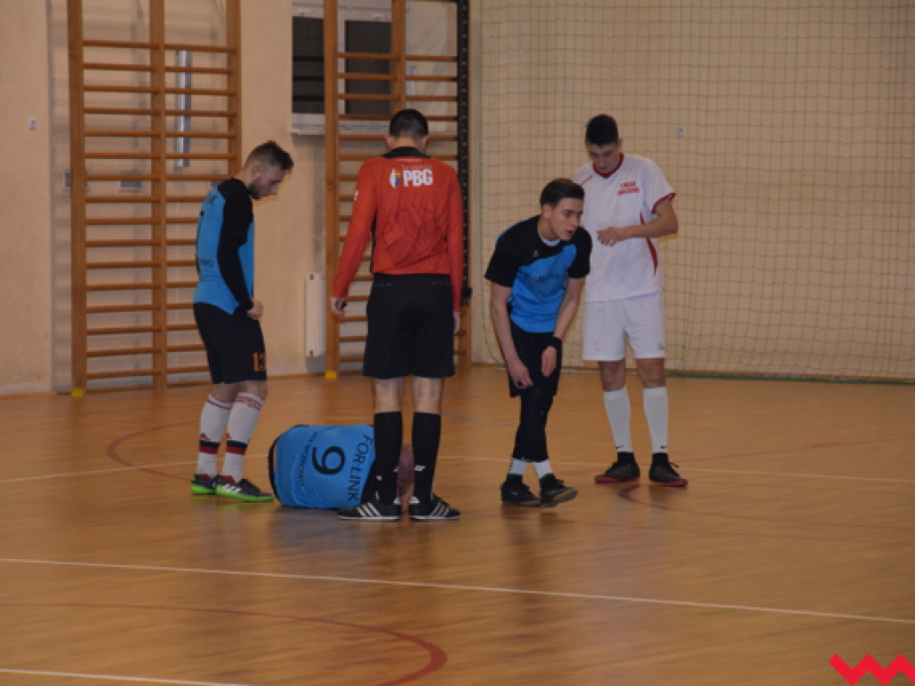 Ostra gra w derbach Kołaczkowa. Wygrywa drużyna TW, ale zainteresowanie kibiców było minimalne