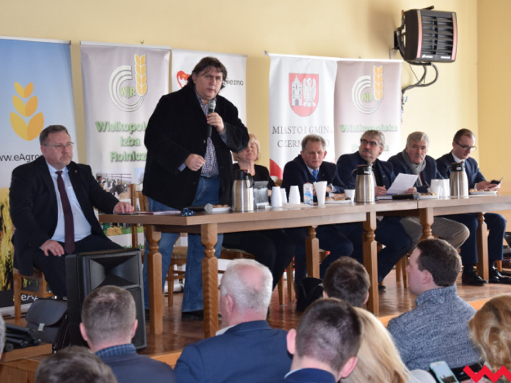 Rolnicy odliczają dni do wybuchu wojny z ASF. Echa forum w Pakszynie
