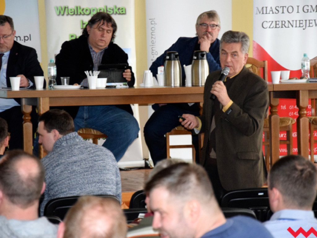 Rolnicy odliczają dni do wybuchu wojny z ASF. Echa forum w Pakszynie
