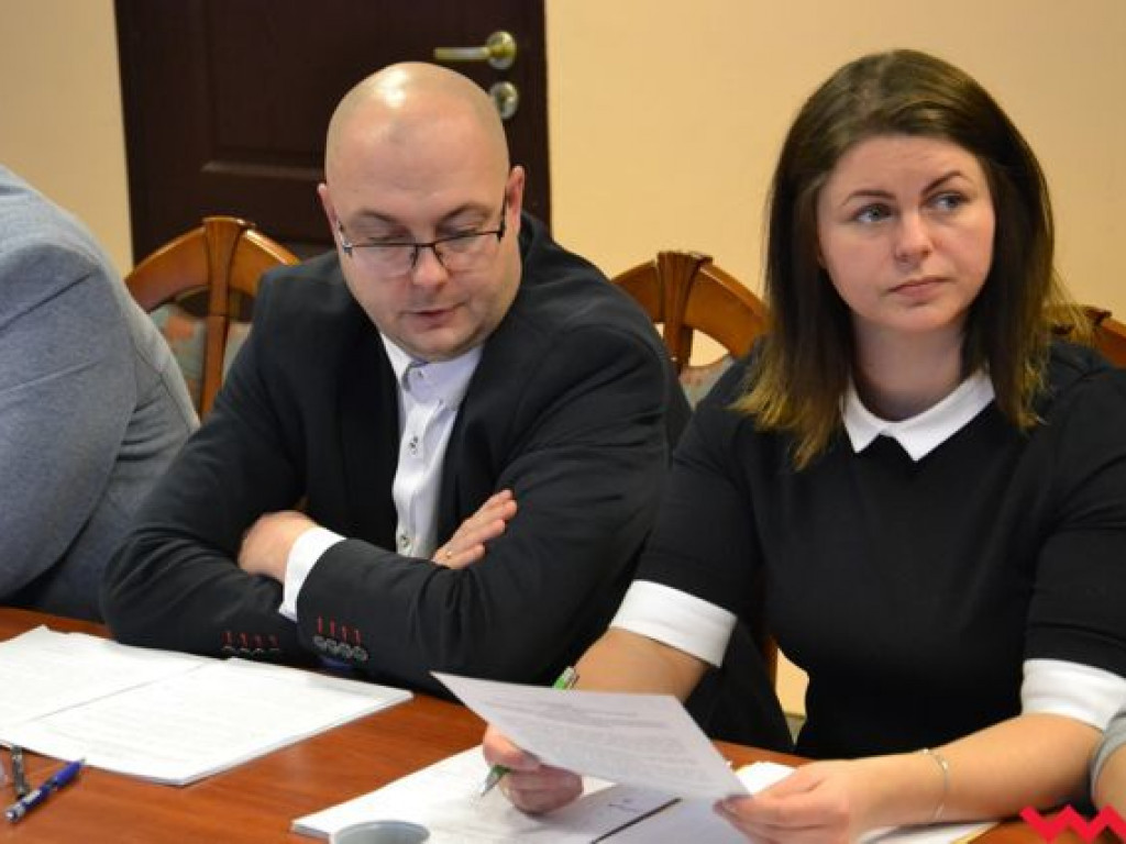 Radni niemal jednogłośnie uchwalili podwyżki za śmieci. Inne zdanie miał tylko Romuald Barszcz