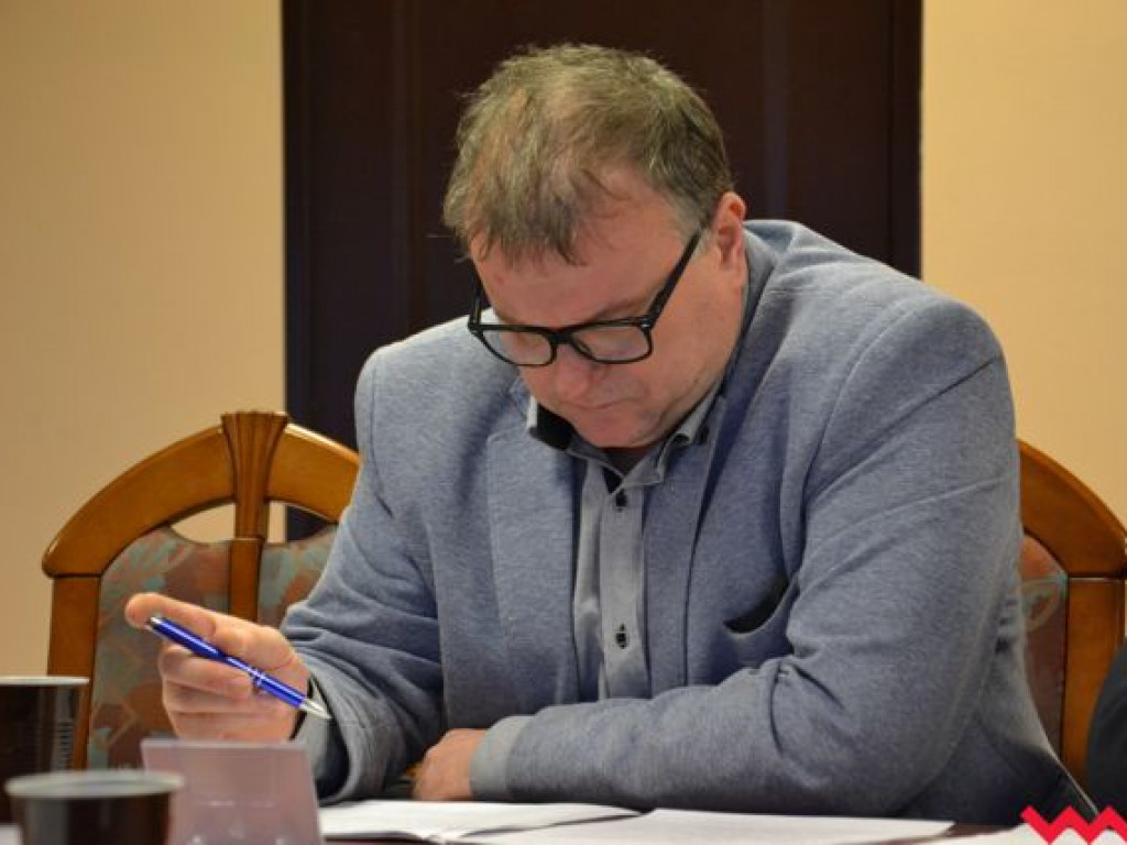 Radni niemal jednogłośnie uchwalili podwyżki za śmieci. Inne zdanie miał tylko Romuald Barszcz