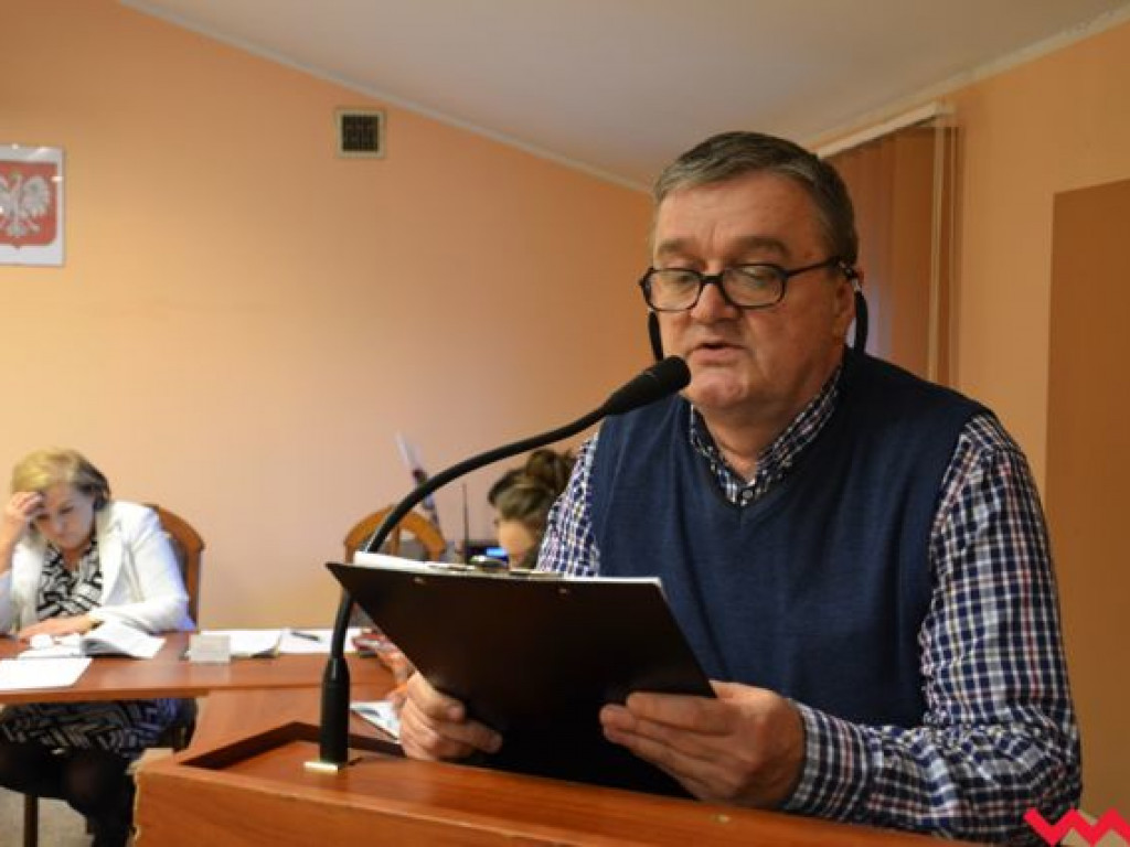 Radni niemal jednogłośnie uchwalili podwyżki za śmieci. Inne zdanie miał tylko Romuald Barszcz