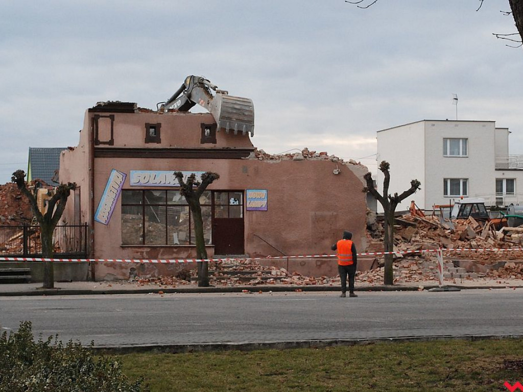 W Pyzdrach wyburzają pod nowe targowisko