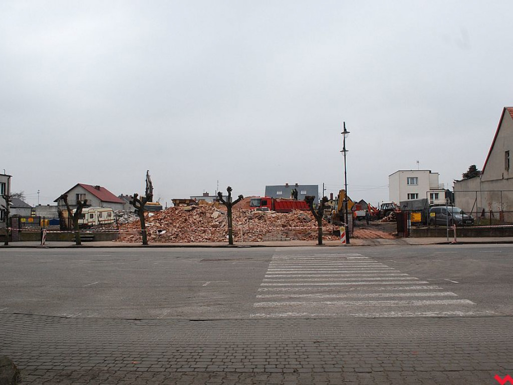 W Pyzdrach wyburzają pod nowe targowisko