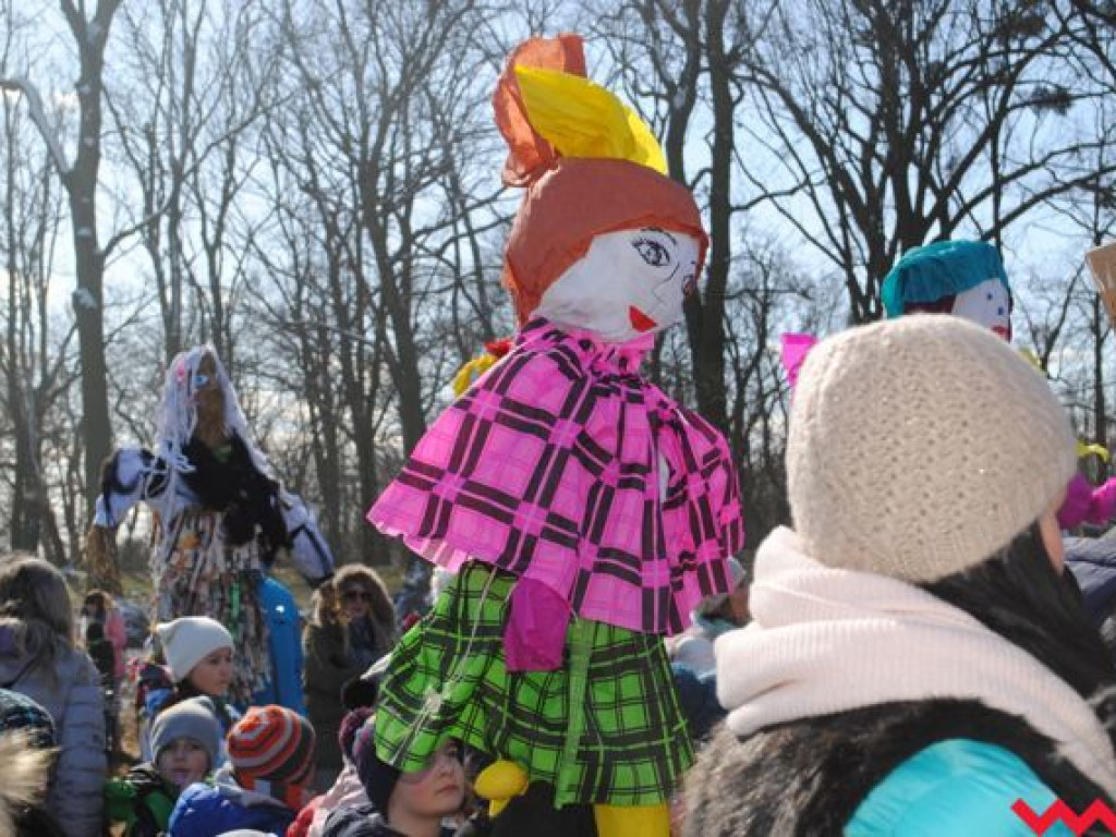 Dzieci spaliły złe Śmiercichy. Na grzybowskim grodzie powitano wiosnę!