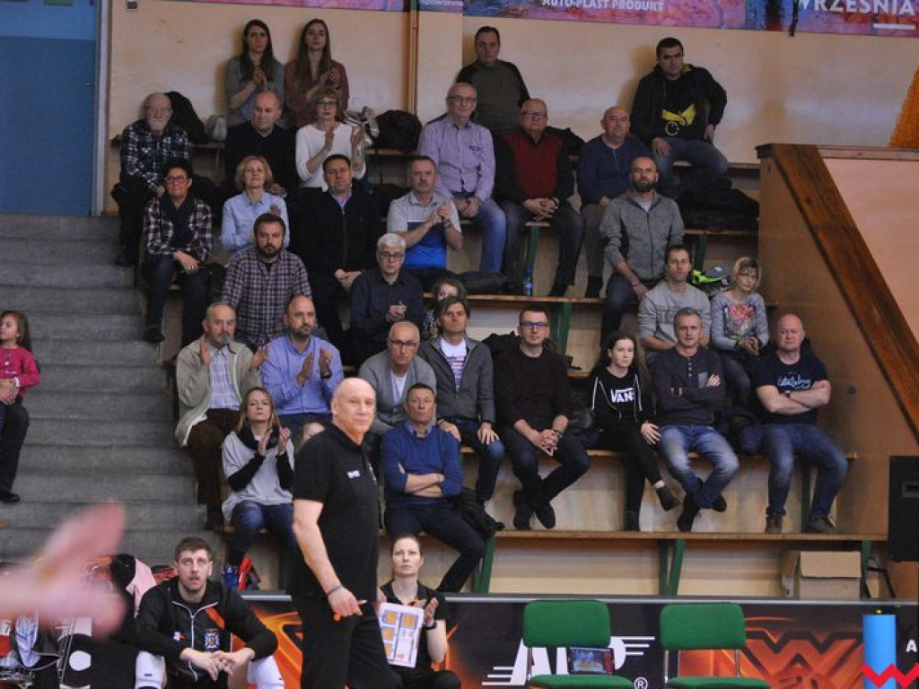 Pierwszy krok siatkarzy APP Krispol w kierunku podium. Po wyrównanej walce wrześnianie wygrywają spotkanie otwierające rywalizację (galeria)