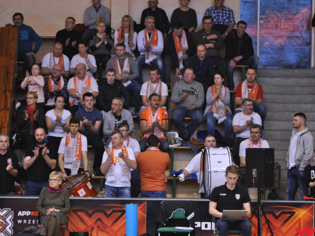 Pierwszy krok siatkarzy APP Krispol w kierunku podium. Po wyrównanej walce wrześnianie wygrywają spotkanie otwierające rywalizację (galeria)