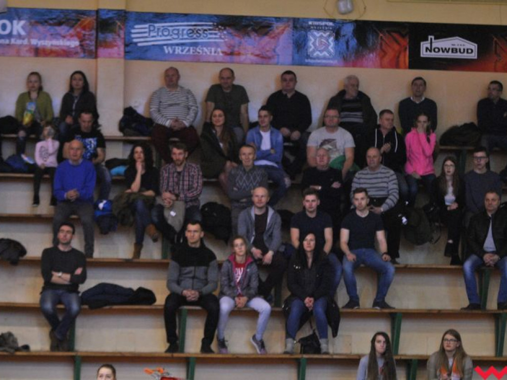 Pierwszy krok siatkarzy APP Krispol w kierunku podium. Po wyrównanej walce wrześnianie wygrywają spotkanie otwierające rywalizację (galeria)