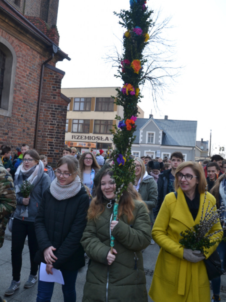 Przez miasto z palmami. Wrzesińska wersja Światowego Dnia Młodzieży