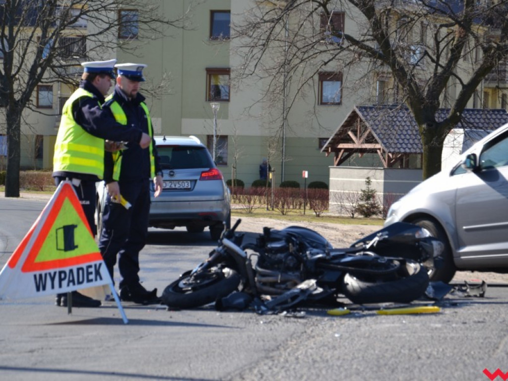 Peugeot zderzył się z motocyklem. Sprawca wypadku ukarany mandatem