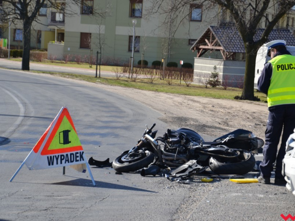 Peugeot zderzył się z motocyklem. Sprawca wypadku ukarany mandatem