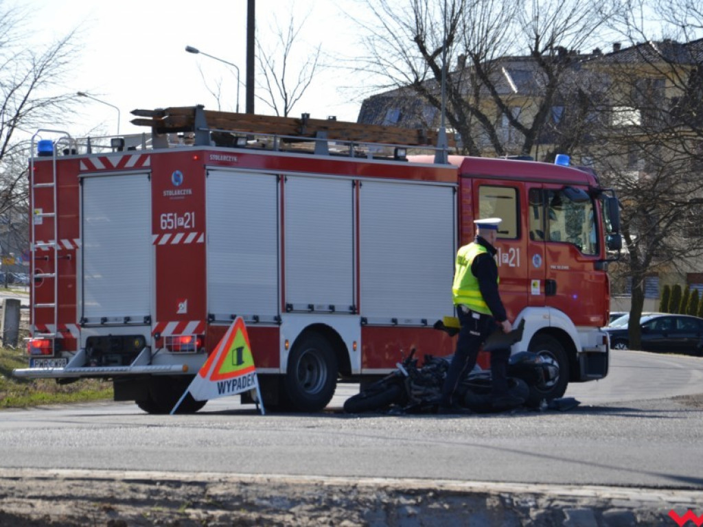 Peugeot zderzył się z motocyklem. Sprawca wypadku ukarany mandatem