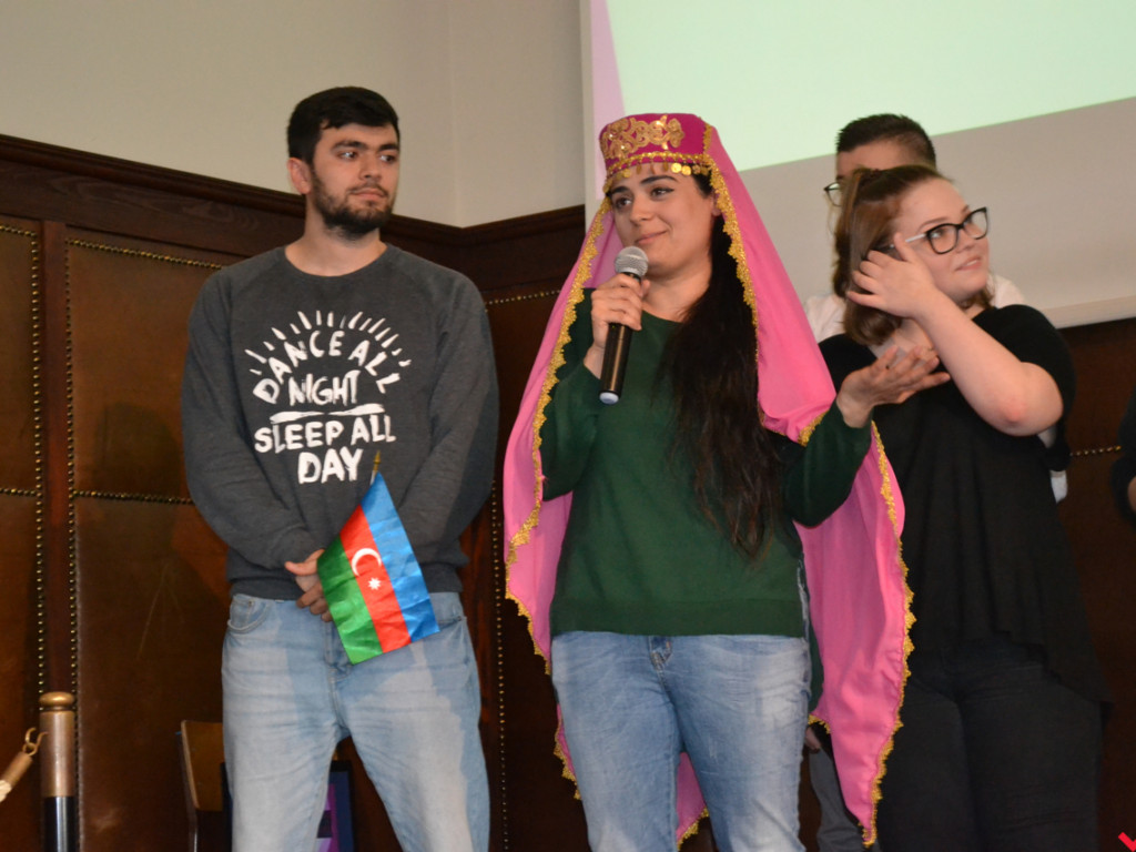 Popołudnie z „Sieniem” – gimnazjaliści zwiedzili szkołę przy Witkowskiej