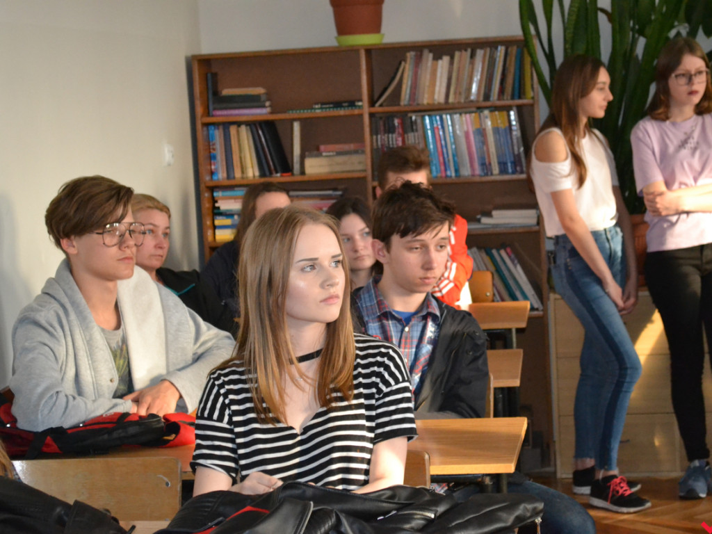 Popołudnie z „Sieniem” – gimnazjaliści zwiedzili szkołę przy Witkowskiej