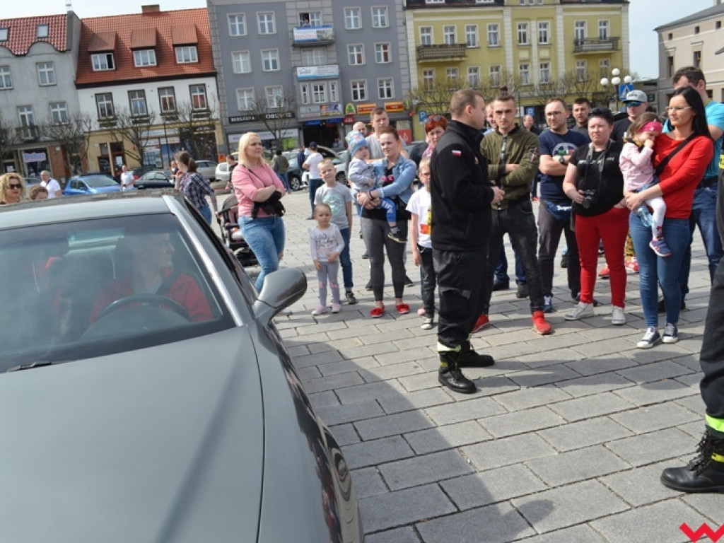 Z włoskim szykiem na wrzesińskim rynku. Alfiści z Wielkopolski rozpoczęli sezon