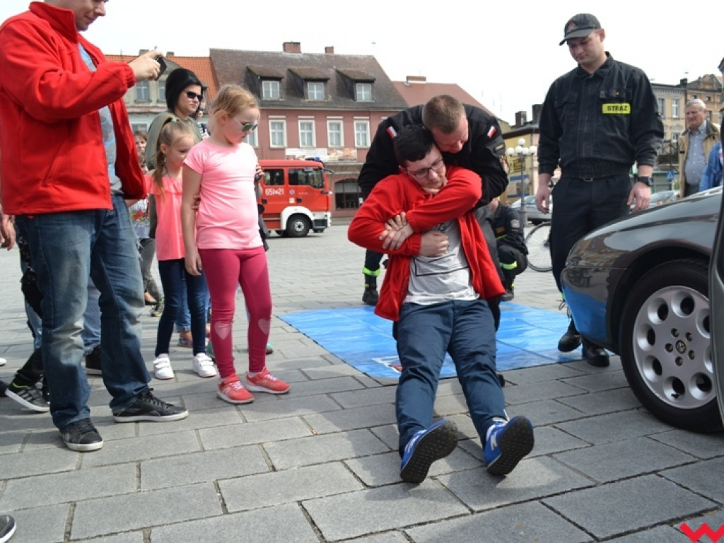 Z włoskim szykiem na wrzesińskim rynku. Alfiści z Wielkopolski rozpoczęli sezon