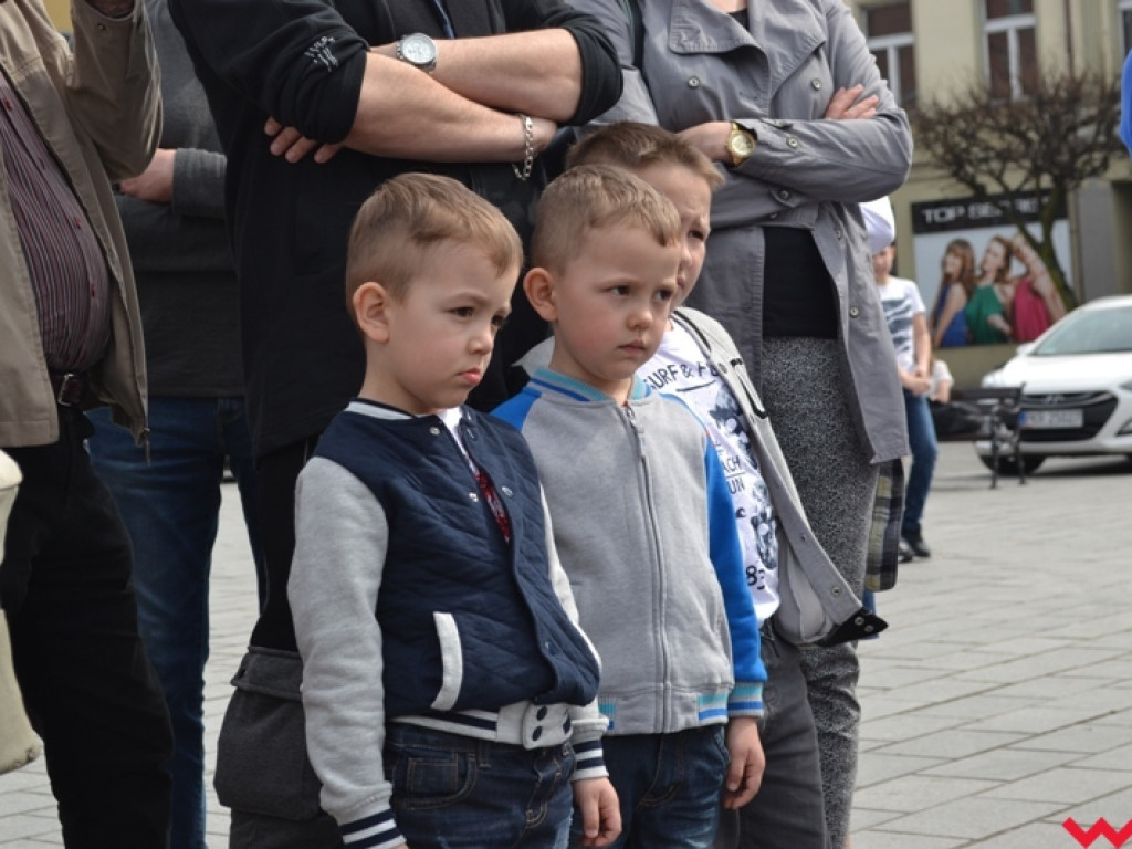 Z włoskim szykiem na wrzesińskim rynku. Alfiści z Wielkopolski rozpoczęli sezon