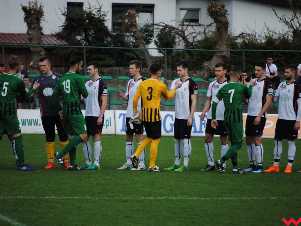 Bezbramkowe derby. Rezerwy Victorii dzielą się punktami z liderującą Wartą Pyzdry (galeria)