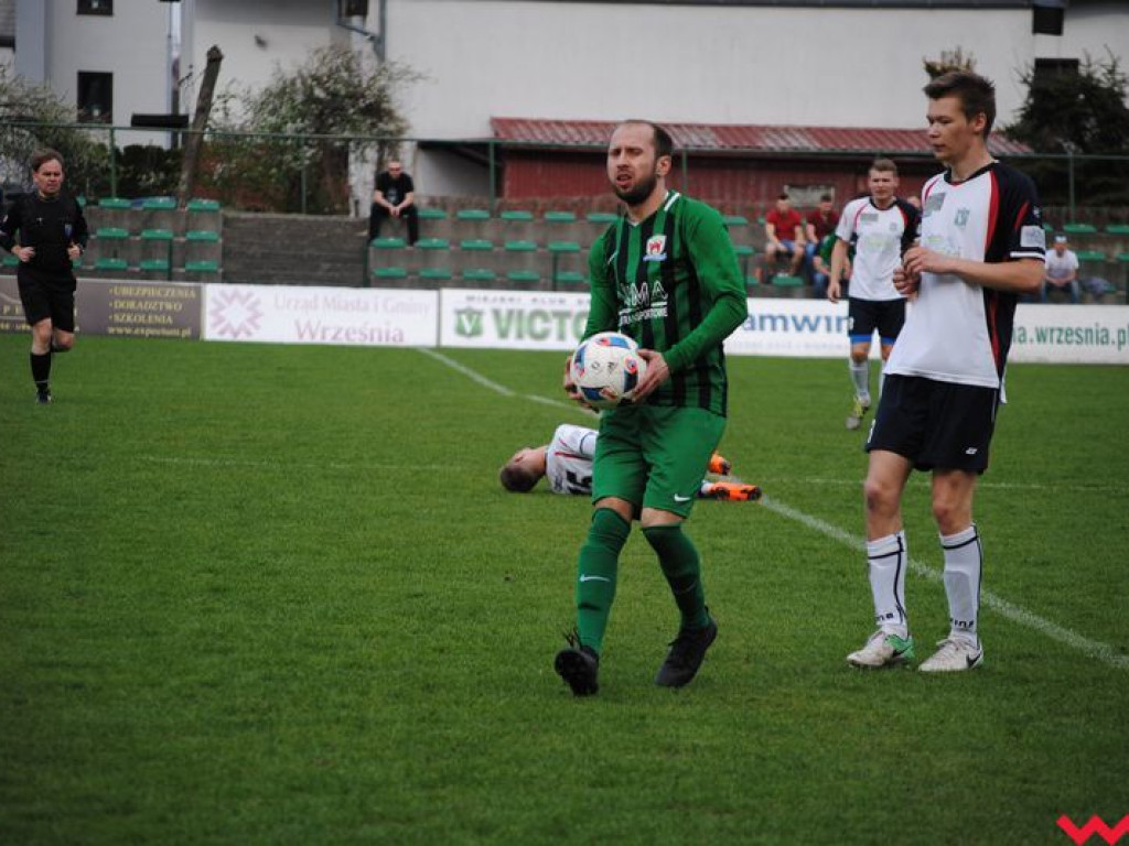 Bezbramkowe derby. Rezerwy Victorii dzielą się punktami z liderującą Wartą Pyzdry (galeria)