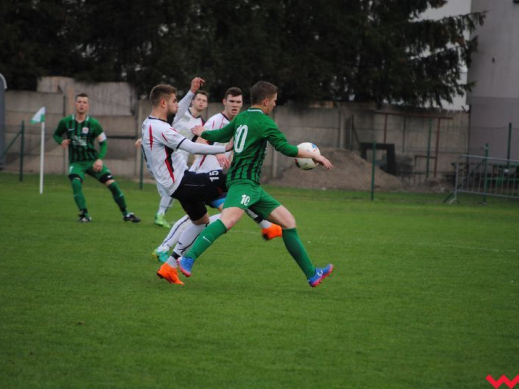 Bezbramkowe derby. Rezerwy Victorii dzielą się punktami z liderującą Wartą Pyzdry (galeria)
