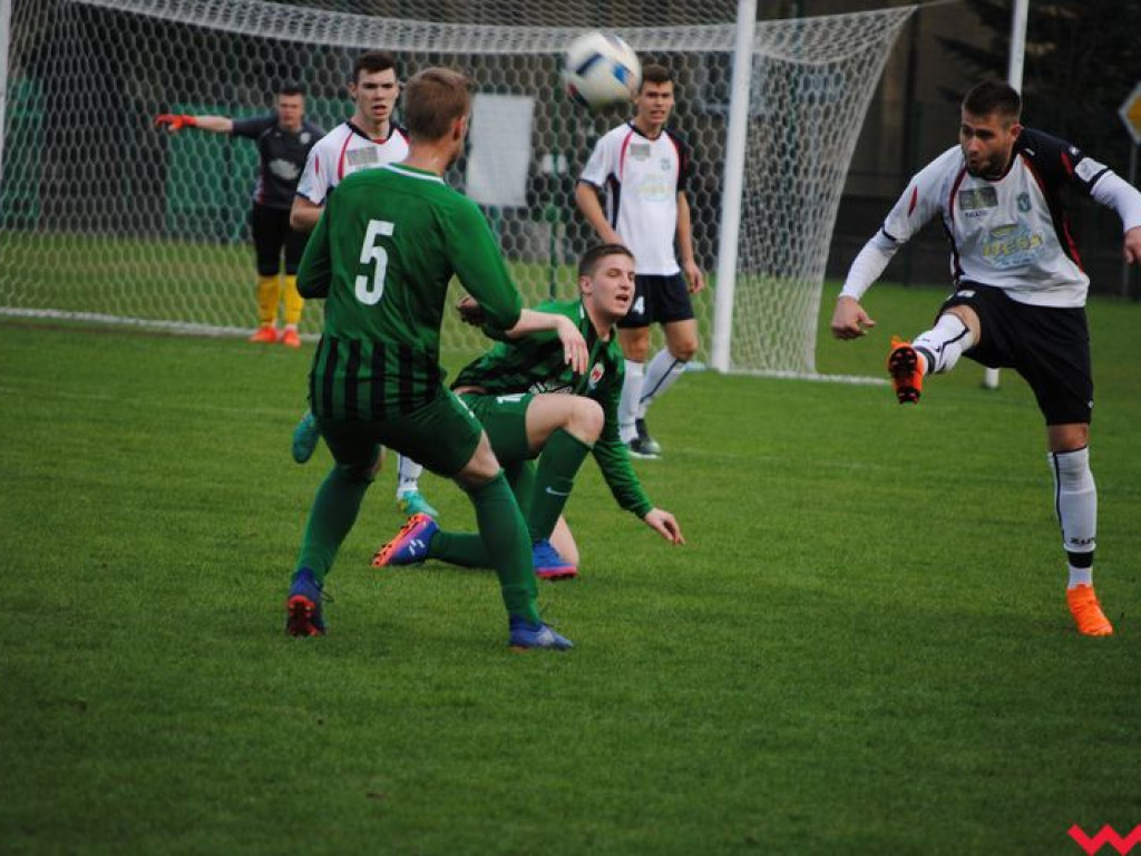 Bezbramkowe derby. Rezerwy Victorii dzielą się punktami z liderującą Wartą Pyzdry (galeria)