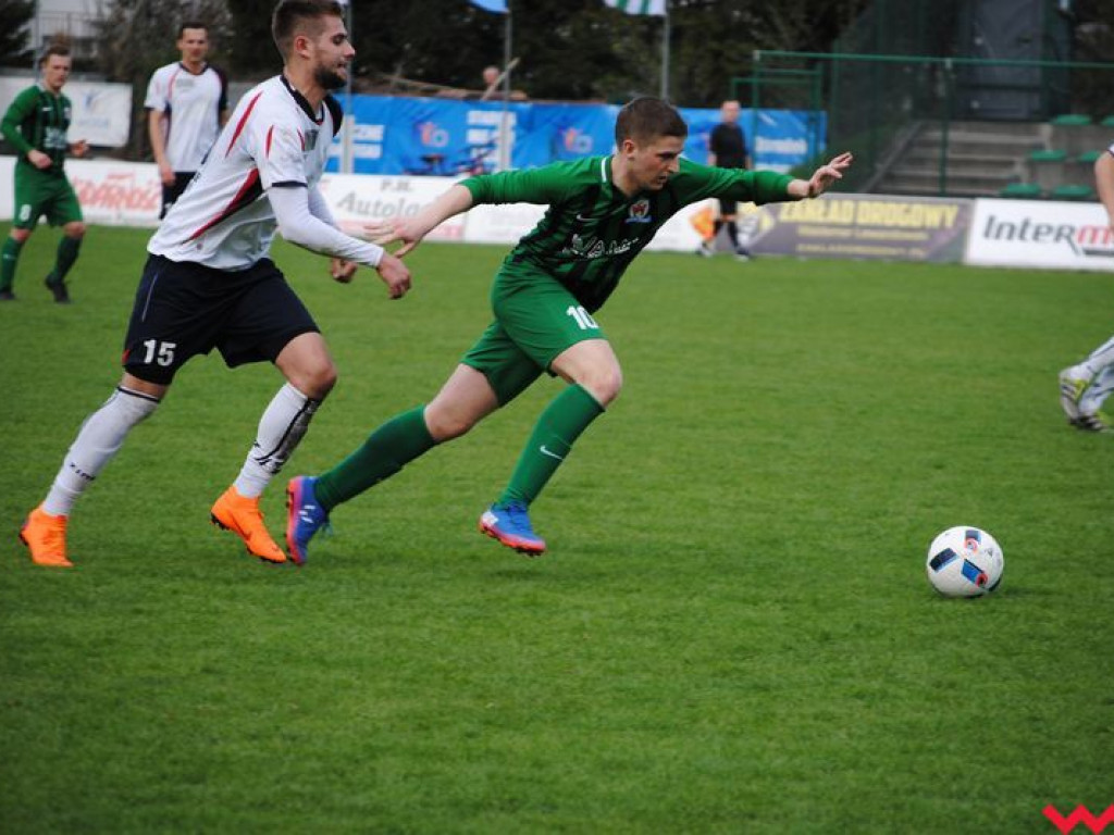 Bezbramkowe derby. Rezerwy Victorii dzielą się punktami z liderującą Wartą Pyzdry (galeria)