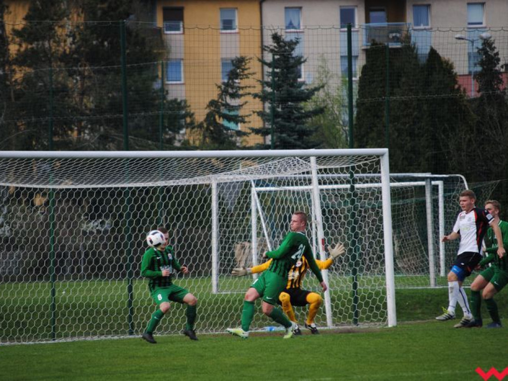Bezbramkowe derby. Rezerwy Victorii dzielą się punktami z liderującą Wartą Pyzdry (galeria)