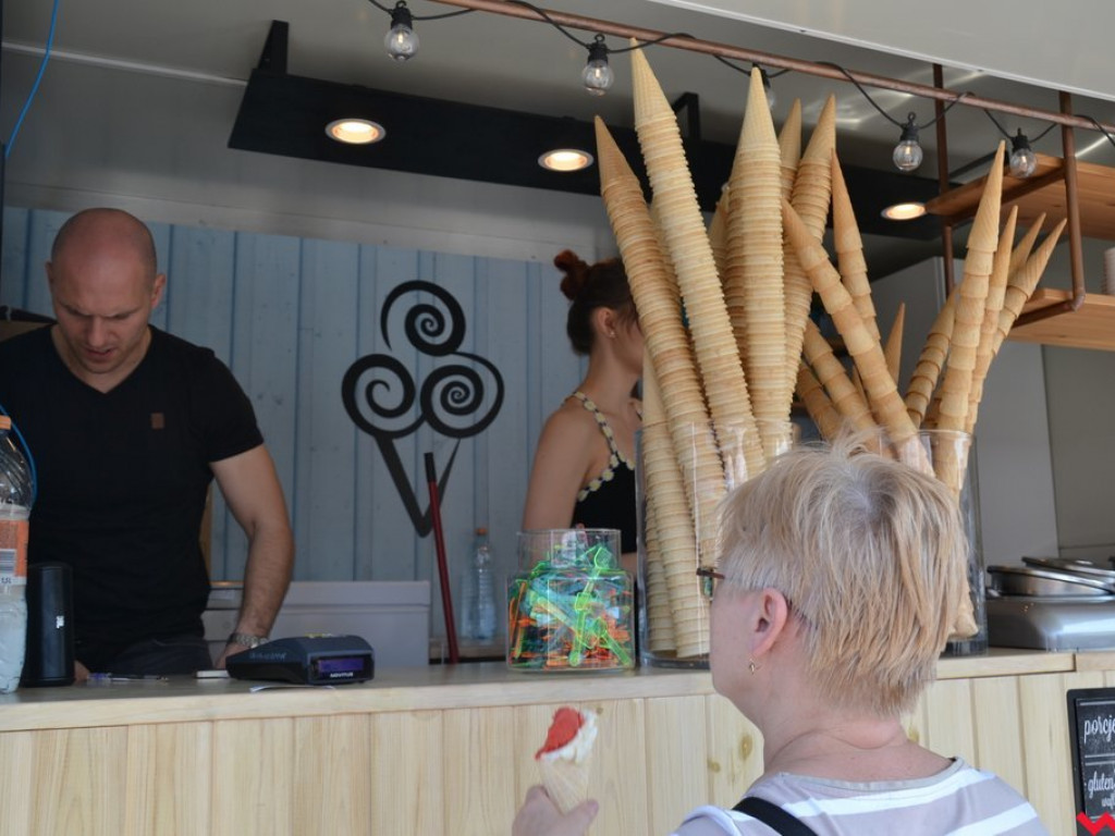 Food trucki wróciły na wrzesiński rynek. Spory ruch już na starcie