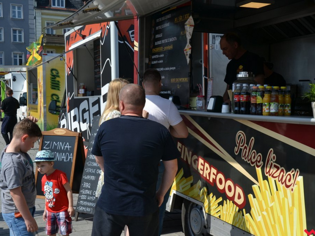 Food trucki wróciły na wrzesiński rynek. Spory ruch już na starcie