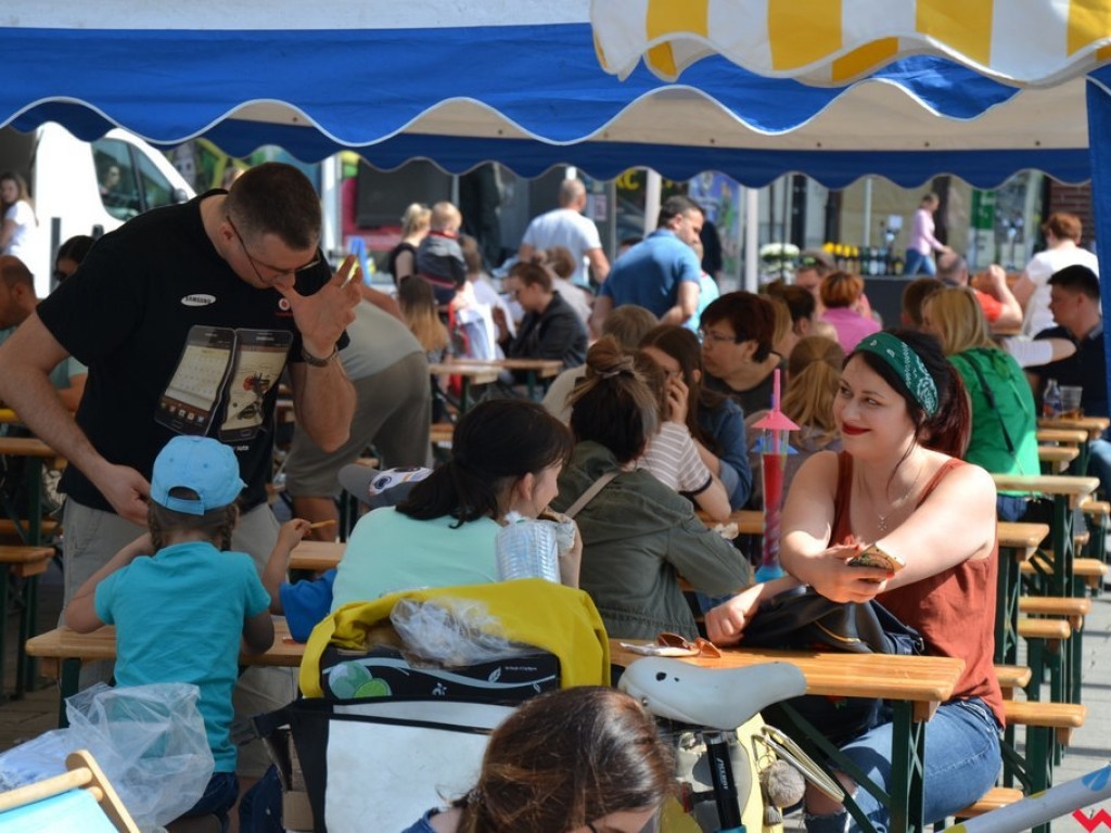 Food trucki wróciły na wrzesiński rynek. Spory ruch już na starcie