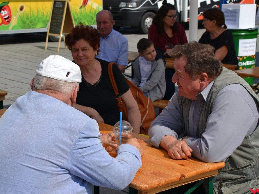 Food trucki wróciły na wrzesiński rynek. Spory ruch już na starcie