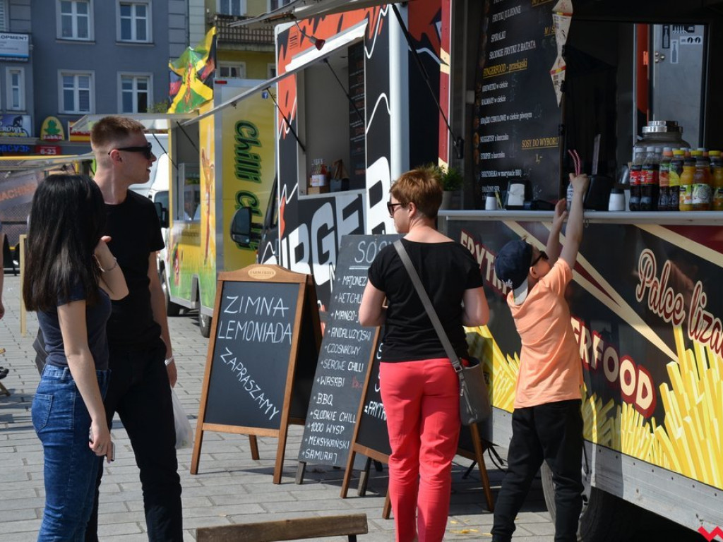 Food trucki wróciły na wrzesiński rynek. Spory ruch już na starcie