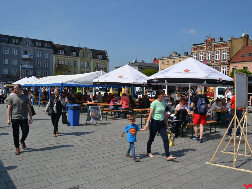 Food trucki wróciły na wrzesiński rynek. Spory ruch już na starcie