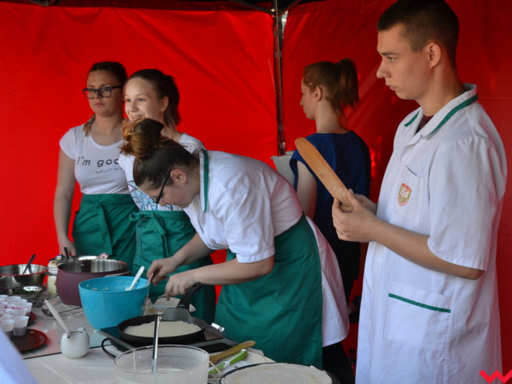 Wielki piknik z mocą atrakcji. ZSTiO daje innym szkołom lekcję autopromocji