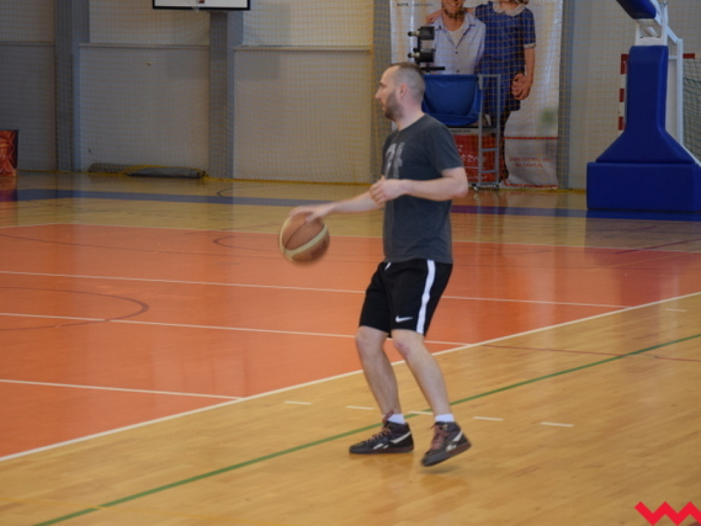 Udany start Rekreacyjnej Ligi Koszykówki. Zacięte spotkania na wysokim poziomie