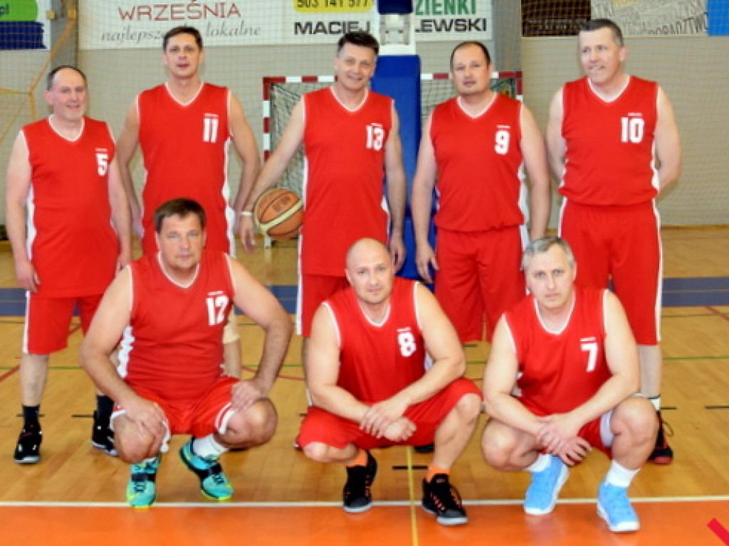 Udany start Rekreacyjnej Ligi Koszykówki. Zacięte spotkania na wysokim poziomie